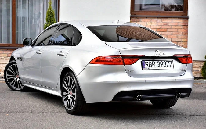 Jaguar XF cena 88900 przebieg: 146912, rok produkcji 2017 z Ustroń małe 742